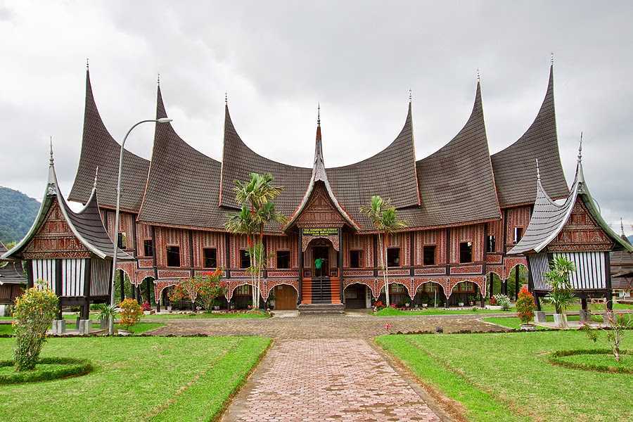 Rumah Gadang: Kemegahan dan Filosofi dari Sumatera Barat
